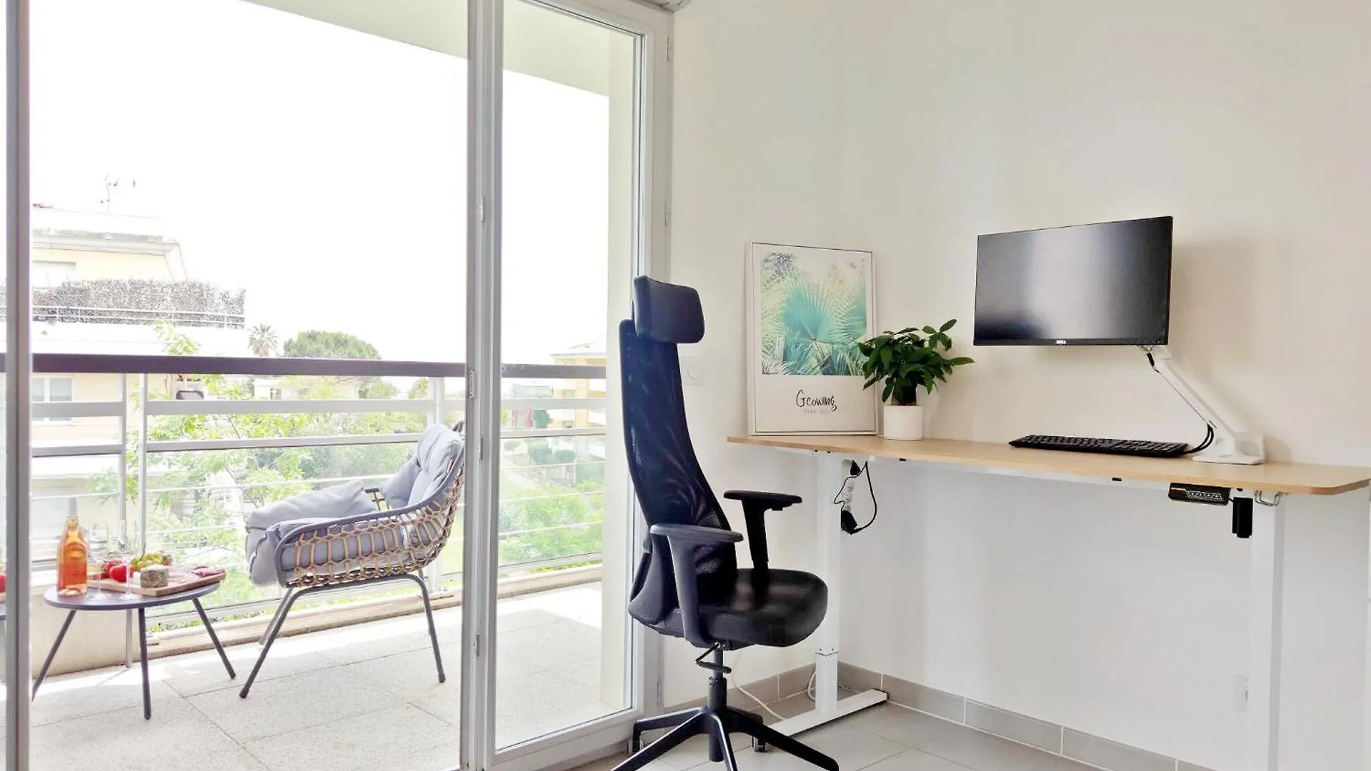 Bright & Calm Sea-View Apartment Antibes France