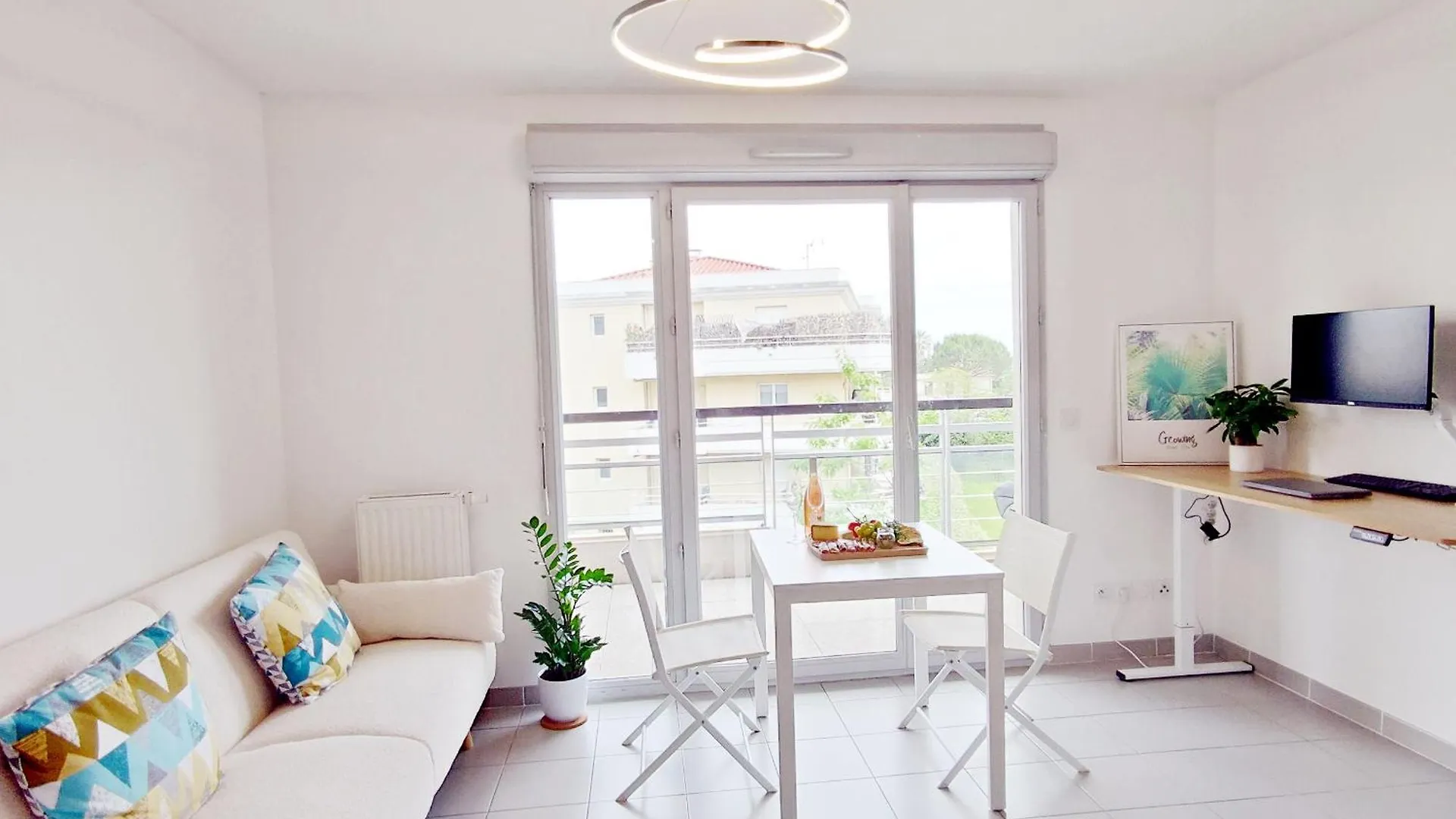 Bright & Calm Sea-View Apartment Antibes