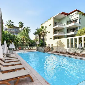 Pierre & Premium Port Prestige Lejlighedshotel