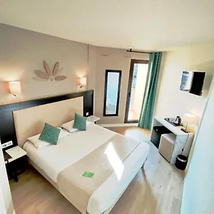 Le Collier Hotel